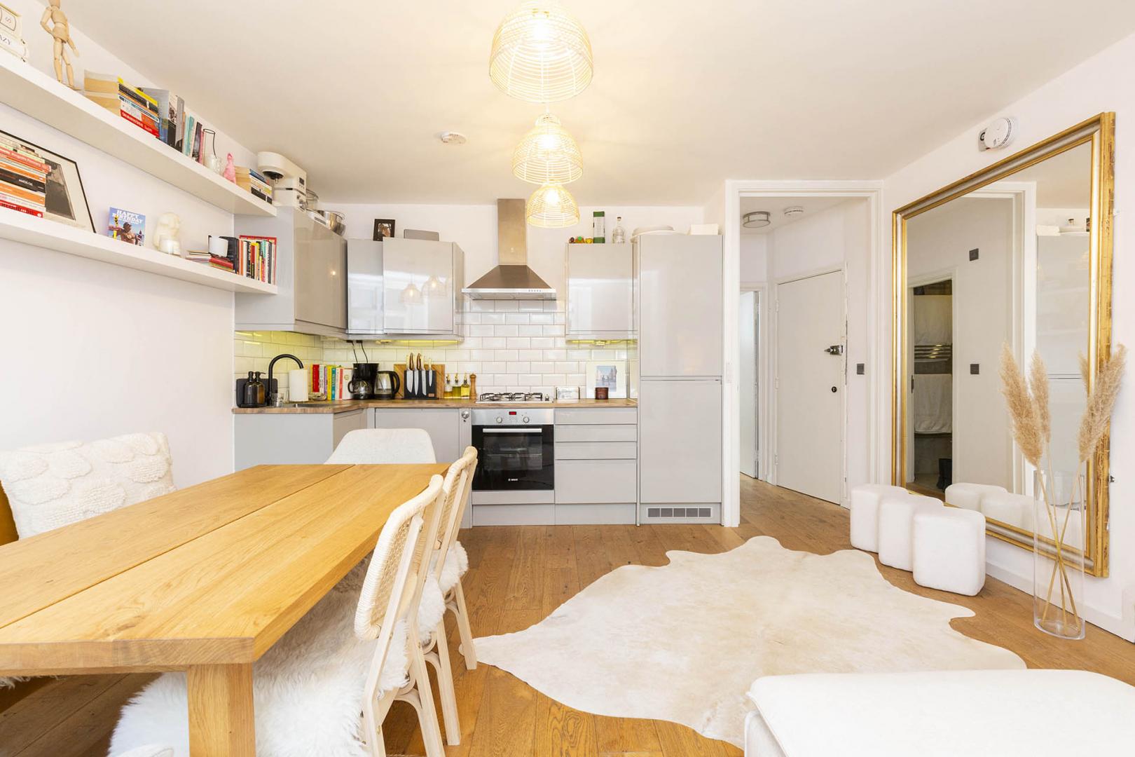 Modern Apartment Woodchurch Road, South Hampstead